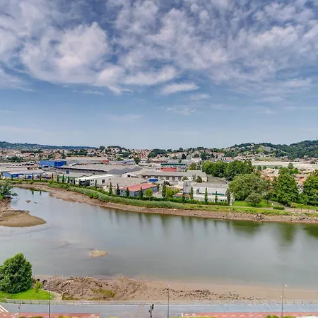 Luminoso Atico Con Terraza, Irun, Parking, 4pax