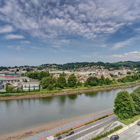 Luminoso Atico Con Terraza, Irun, Parking, 4pax Apartment Irun