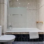 Luminoso Atico Con Terraza, Irun, Parking, 4pax