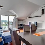 Luminoso Atico Con Terraza, Irun, Parking, 4pax Apartament *