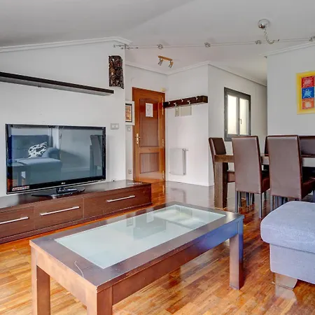 Luminoso Atico Con Terraza, Irun, Parking, 4pax Apartamento Irun