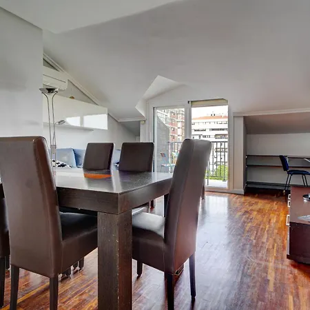Luminoso Atico Con Terraza, Irun, Parking, 4pax Apartmán
