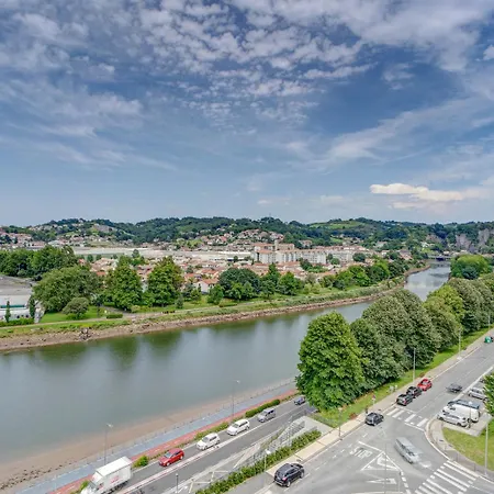 Luminoso Atico Con Terraza, Irun, Parking, 4pax Apartment *