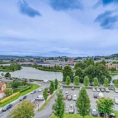 Luminoso Atico Con Terraza, Irun, Parking, 4pax * Irún