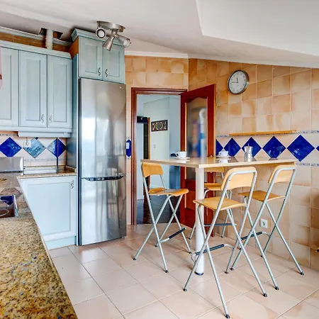 Luminoso Atico Con Terraza, Irun, Parking, 4pax
