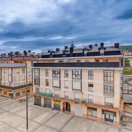 Luminoso Atico Con Terraza, Irun, Parking, 4pax * Irun