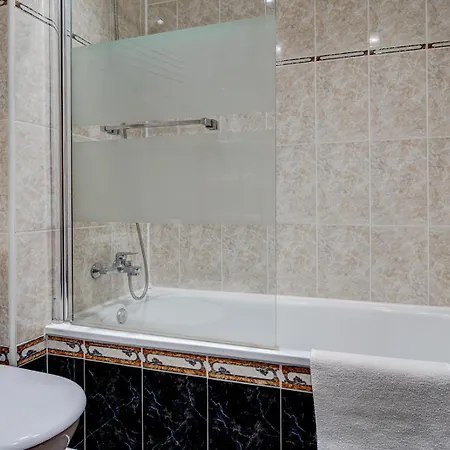 Apartment Luminoso Atico Con Terraza, Irun, Parking, 4pax