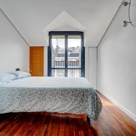 Apartman Luminoso Atico Con Terraza, Irun, Parking, 4pax *
