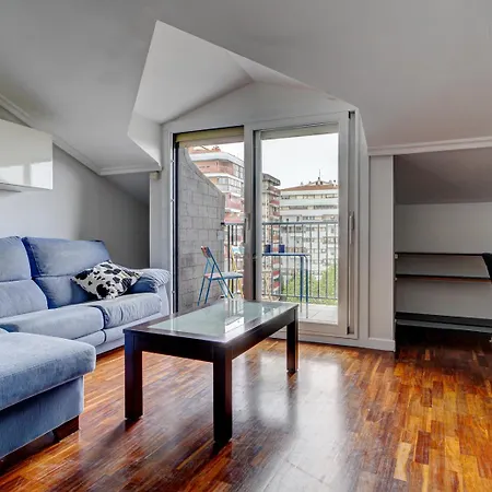 Luminoso Atico Con Terraza, Irun, Parking, 4pax *