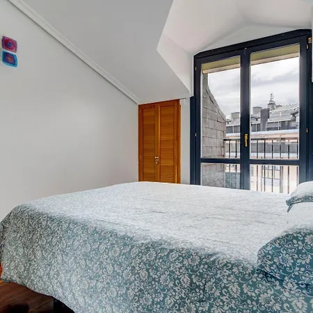 Luminoso Atico Con Terraza, Irun, Parking, 4pax Apartment Irun