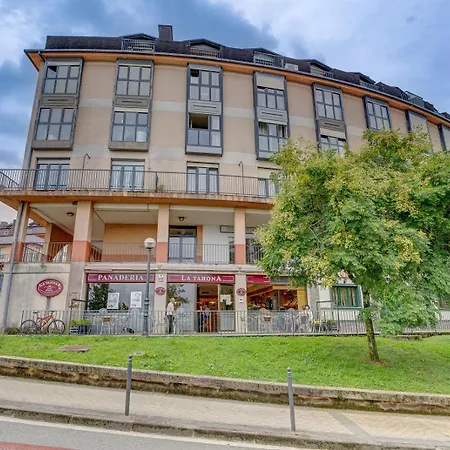 Luminoso Atico Con Terraza, Irun, Parking, 4pax Apartament
